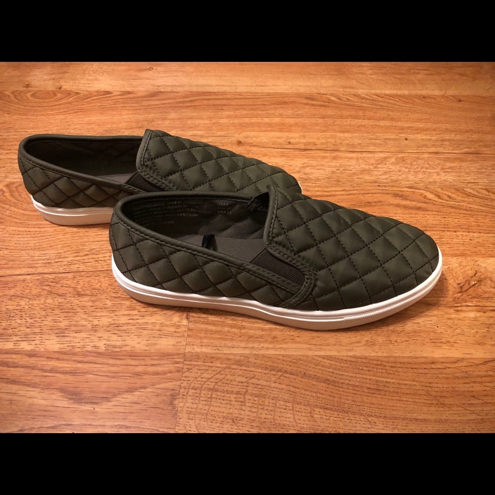 NWOT Green Time and Tru Casual Shoes